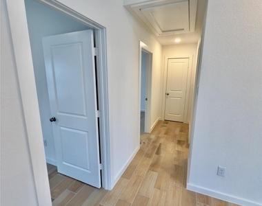 15206 Cortines Court - Photo Thumbnail 21