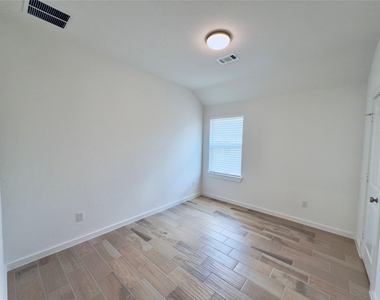 15206 Cortines Court - Photo Thumbnail 21