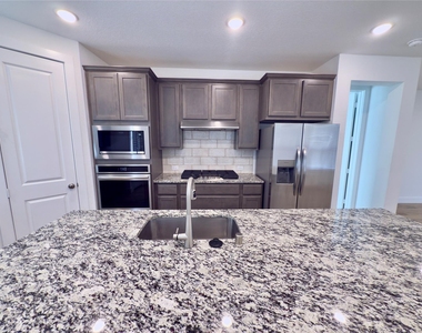 15206 Cortines Court - Photo Thumbnail 6