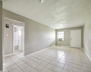 5107 Clover Street - Photo Thumbnail 1