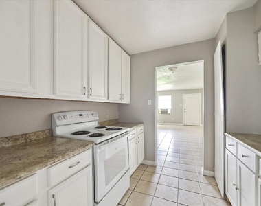 5107 Clover Street - Photo Thumbnail 4