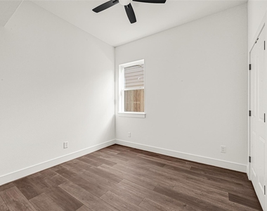 422 Clinton Park St Street - Photo Thumbnail 11