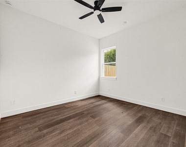 422 Clinton Park St Street - Photo Thumbnail 13