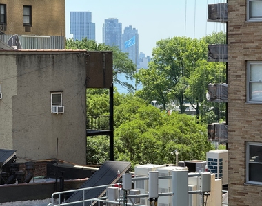 333 East 49th Street - Photo Thumbnail 2