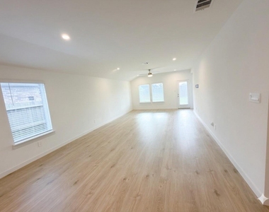 4946 Pine Haven Lane - Photo Thumbnail 5