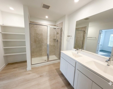 4946 Pine Haven Lane - Photo Thumbnail 15