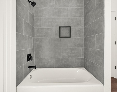 418 Clinton Park Street - Photo Thumbnail 14
