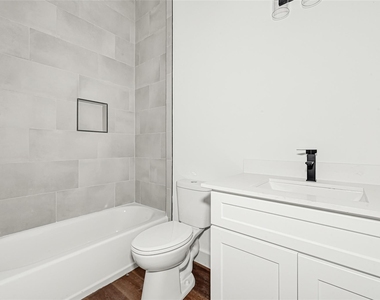 418 Clinton Park Street - Photo Thumbnail 11