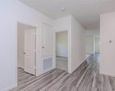 6307 Highland Heights Dr - Photo Thumbnail 9