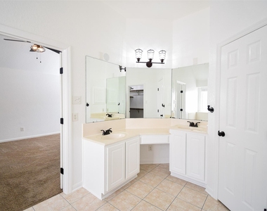 34 S Rambling Ridge Place - Photo Thumbnail 30