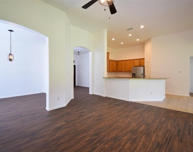 34 S Rambling Ridge Place - Photo Thumbnail 13