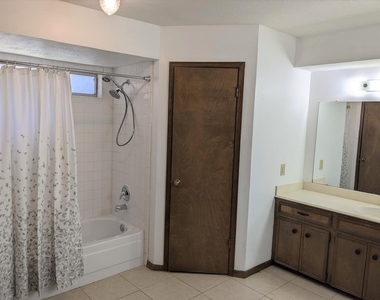 17526 Teal Forest Lane - Photo Thumbnail 10