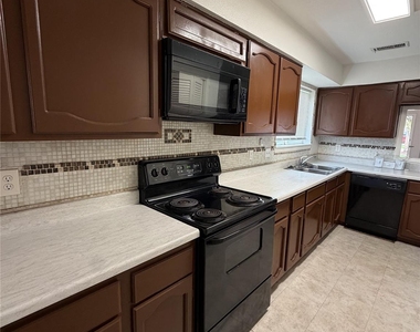 7841 Green Lawn Drive - Photo Thumbnail 2