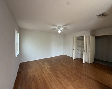 7841 Green Lawn Drive - Photo Thumbnail 5