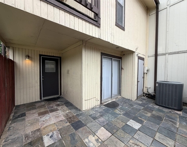 7841 Green Lawn Drive - Photo Thumbnail 11