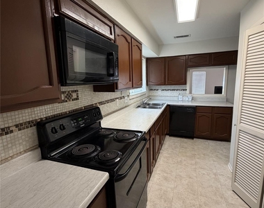7841 Green Lawn Drive - Photo Thumbnail 3
