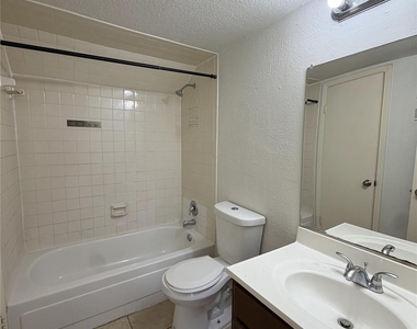 7841 Green Lawn Drive - Photo Thumbnail 10