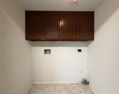7841 Green Lawn Drive - Photo Thumbnail 14