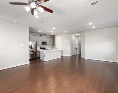 2116 Sweet Bay Drive - Photo Thumbnail 6