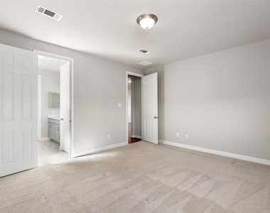 2116 Sweet Bay Drive - Photo Thumbnail 13
