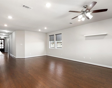 2116 Sweet Bay Drive - Photo Thumbnail 5
