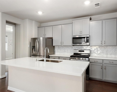2116 Sweet Bay Drive - Photo Thumbnail 10