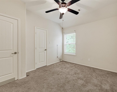 16622 Lake Prince Lane - Photo Thumbnail 13