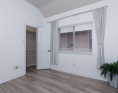 28610 Hidden Cove Drive - Photo Thumbnail 15