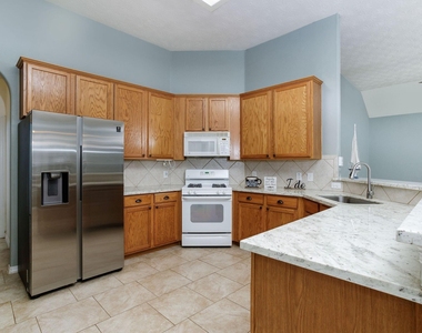 28610 Hidden Cove Drive - Photo Thumbnail 10