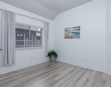 28610 Hidden Cove Drive - Photo Thumbnail 14