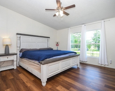 31606 Bryan Street - Photo Thumbnail 5