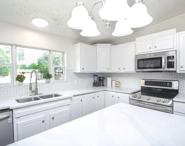 31606 Bryan Street - Photo Thumbnail 15