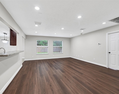 5914 Shadow Creek Court - Photo Thumbnail 2