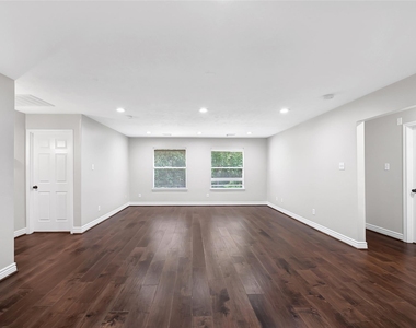 5914 Shadow Creek Court - Photo Thumbnail 9