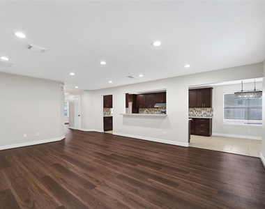 5914 Shadow Creek Court - Photo Thumbnail 3