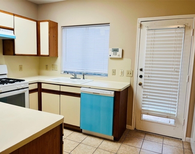 2910 Grants Lake Boulevard - Photo Thumbnail 4