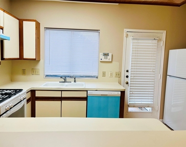2910 Grants Lake Boulevard - Photo Thumbnail 5
