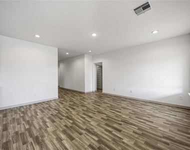 7127 Whispering Leaf Street - Photo Thumbnail 12