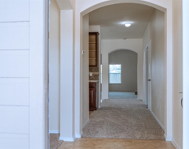 1902 Vernal Glen Cir - Photo Thumbnail 3