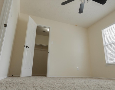 1902 Vernal Glen Cir - Photo Thumbnail 23