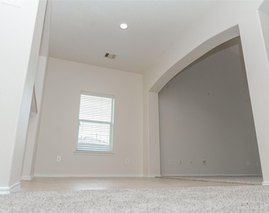 1902 Vernal Glen Cir - Photo Thumbnail 4