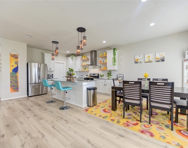 12539 Colchester Creek Court - Photo Thumbnail 8
