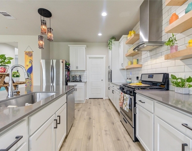 12539 Colchester Creek Court - Photo Thumbnail 9