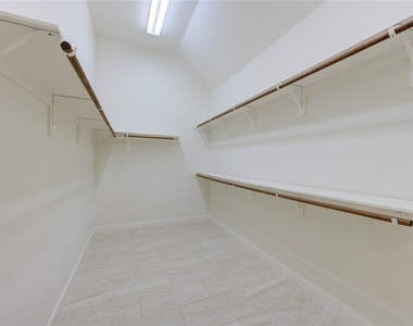 25642 Luna Vista Lane - Photo Thumbnail 32