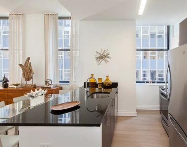 70 Pine Street, Unit 1103 - Photo Thumbnail 7