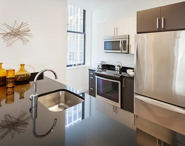 70 Pine Street, Unit 1103 - Photo Thumbnail 6