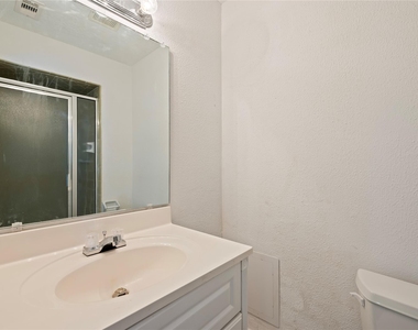 2402 21st Avenue N - Photo Thumbnail 23