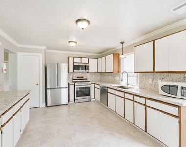 1623 Stonehaven Village Circle - Photo Thumbnail 7