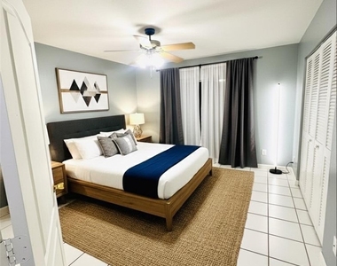 5256 Coronado Parkway - Photo Thumbnail 4
