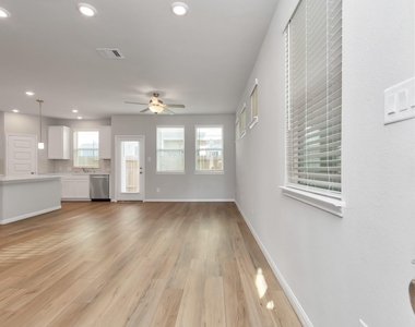 1526 Parkland Oak Drive - Photo Thumbnail 8